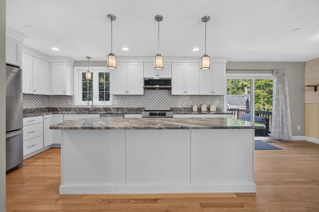 11 Bancroft Circle, Mont Vernon, NH 03057