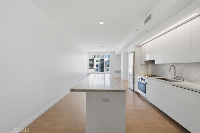 1050 S Grand Avenue 708, Los Angeles, CA 90015