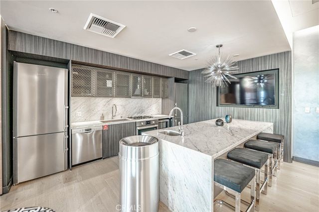 1050 S Grand Avenue 708, Los Angeles, CA 90015