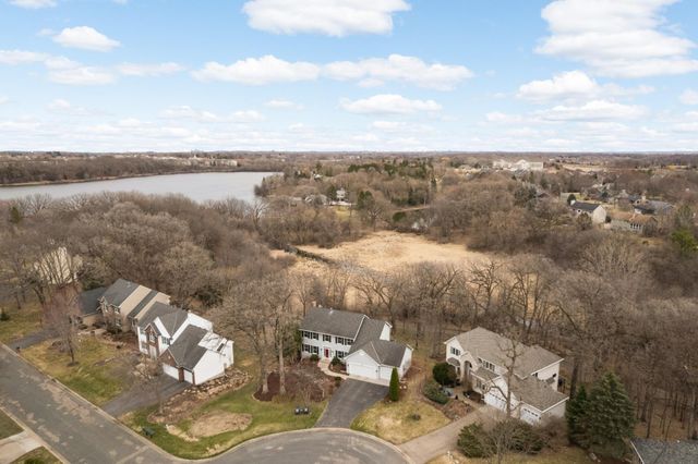 8595 Drake Court, Chanhassen, MN 55317