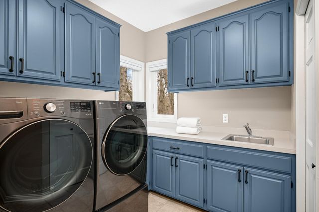 8595 Drake Court, Chanhassen, MN 55317