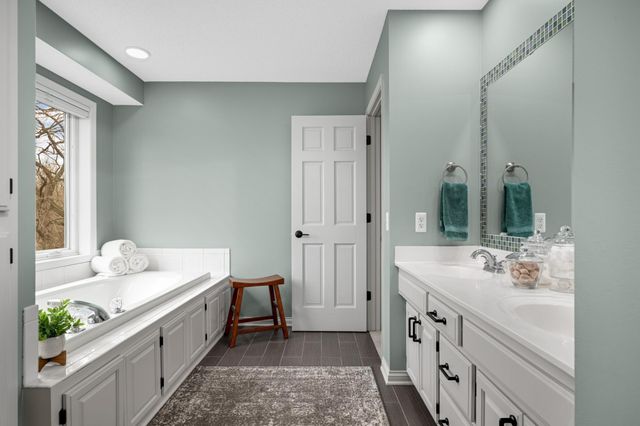 8595 Drake Court, Chanhassen, MN 55317