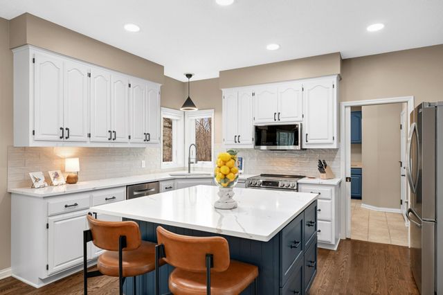 8595 Drake Court, Chanhassen, MN 55317