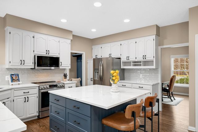 8595 Drake Court, Chanhassen, MN 55317
