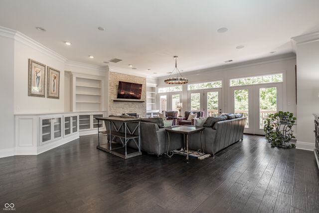121 Wakefield Way, Zionsville, IN 46077