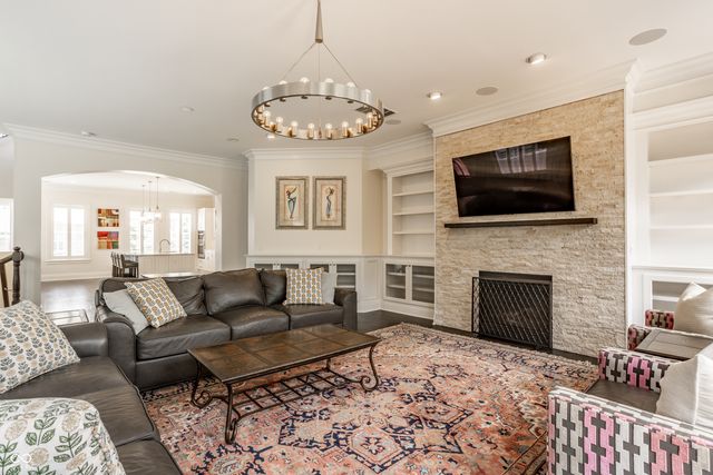 121 Wakefield Way, Zionsville, IN 46077