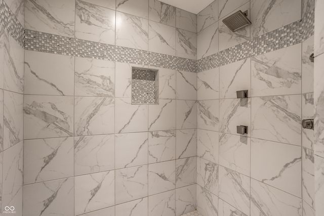 121 Wakefield Way, Zionsville, IN 46077