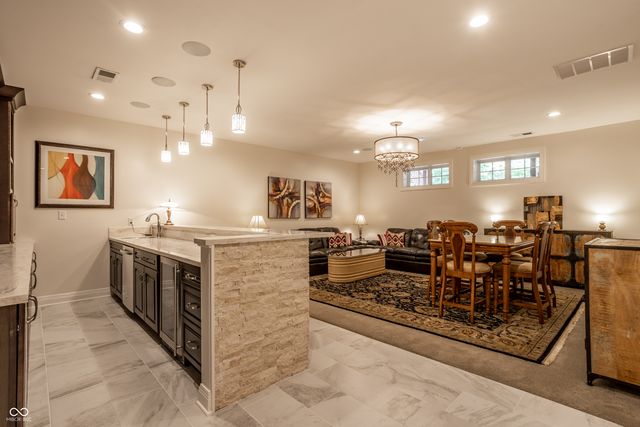 121 Wakefield Way, Zionsville, IN 46077
