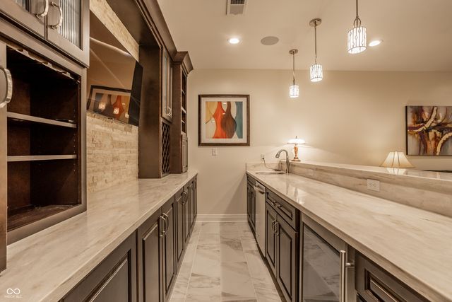 121 Wakefield Way, Zionsville, IN 46077