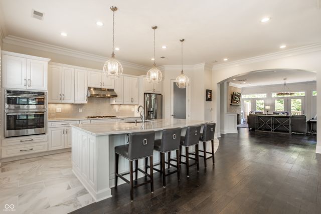 121 Wakefield Way, Zionsville, IN 46077