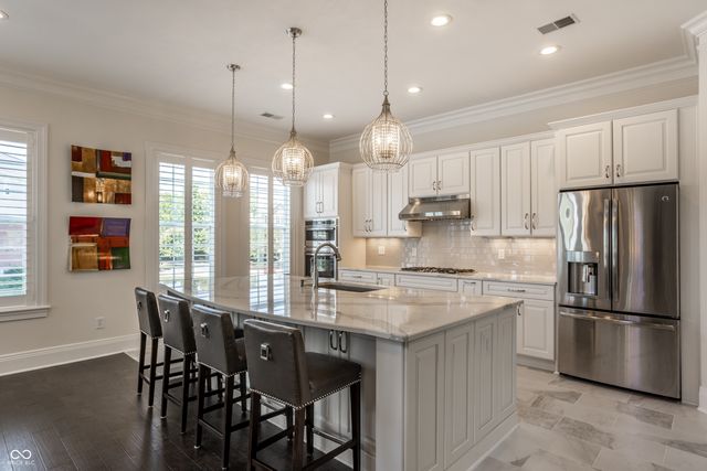 121 Wakefield Way, Zionsville, IN 46077