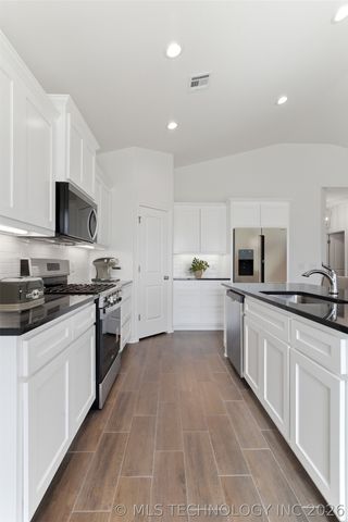 8505 E Ft Worth Street, Broken Arrow, OK 74014