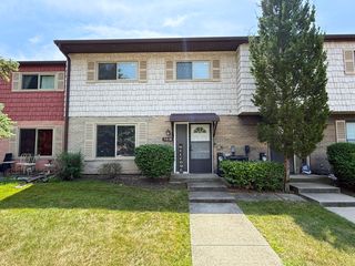 540 W Lodge Trail E, Wheeling, IL 60090