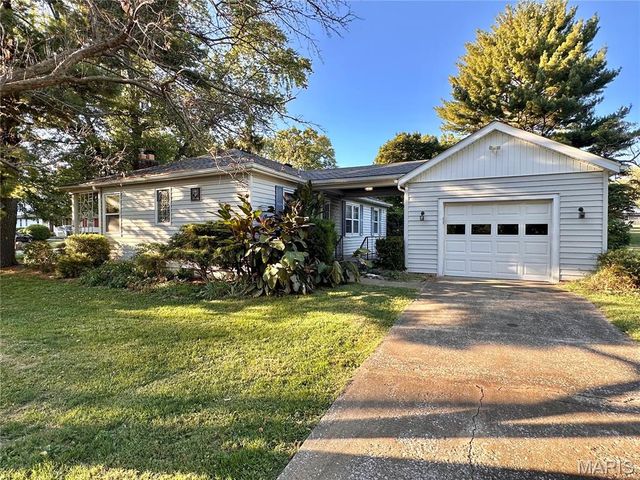 2 Bluff Drive, Belleville, IL 62223