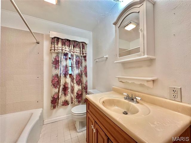 2 Bluff Drive, Belleville, IL 62223