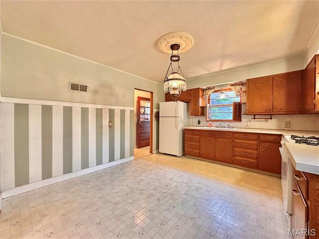 2 Bluff Drive, Belleville, IL 62223