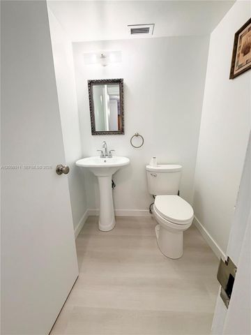 3725 S Ocean Dr 521, Hollywood, FL 33019