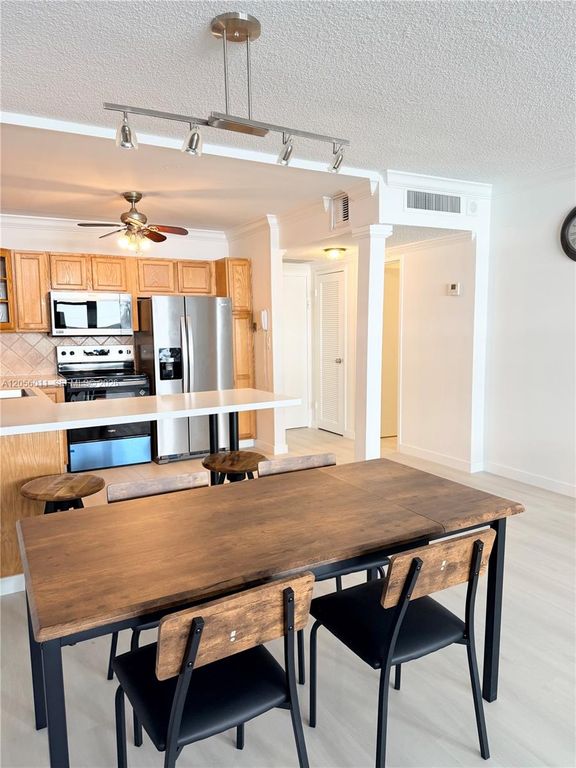 3725 S Ocean Dr 521, Hollywood, FL 33019