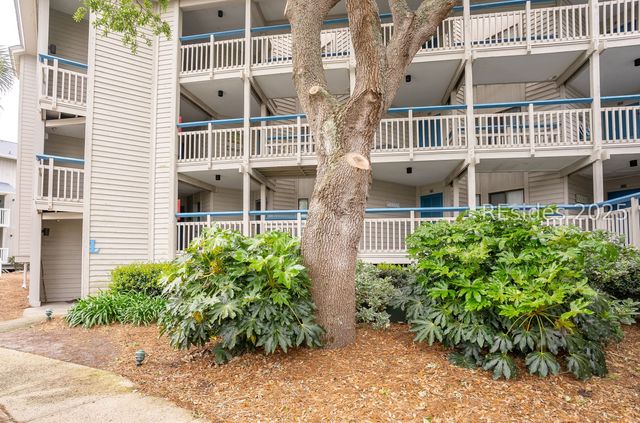 2 Harbor Dr N Unit L201, St Helena Island, SC 29920