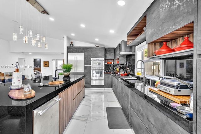 3388 SW 49th St, Hollywood, FL 33312