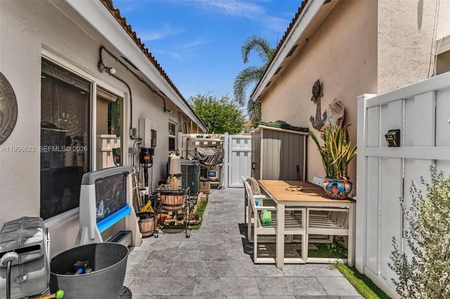 3388 SW 49th St, Hollywood, FL 33312