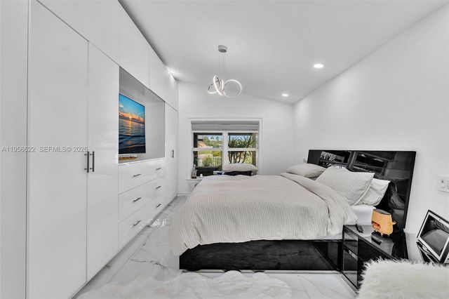 3388 SW 49th St, Hollywood, FL 33312