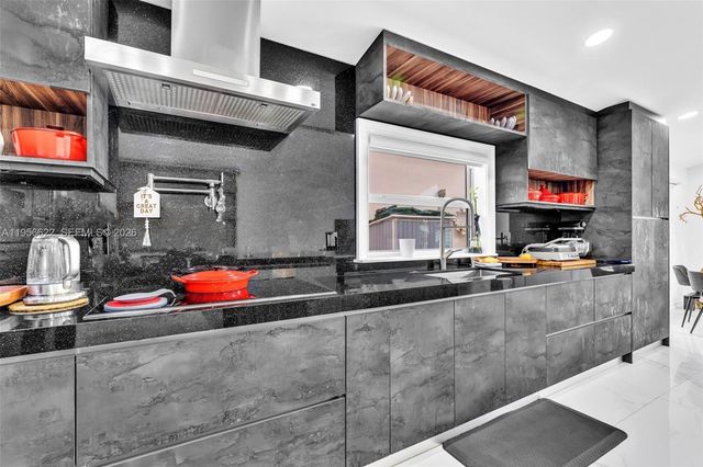 3388 SW 49th St, Hollywood, FL 33312