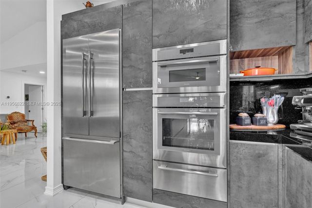 3388 SW 49th St, Hollywood, FL 33312