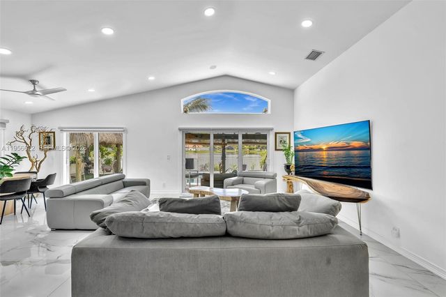 3388 SW 49th St, Hollywood, FL 33312