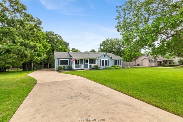 717 Inwood Drive, Bryan, TX 77802
