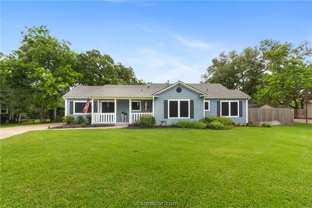 717 Inwood Drive, Bryan, TX 77802