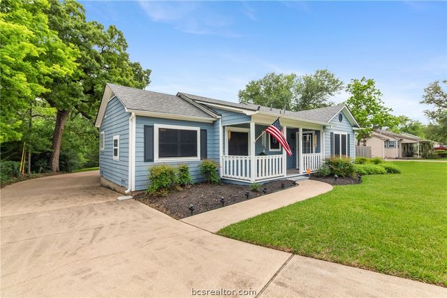 717 Inwood Drive, Bryan, TX 77802
