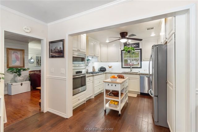 717 Inwood Drive, Bryan, TX 77802