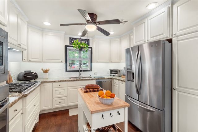 717 Inwood Drive, Bryan, TX 77802