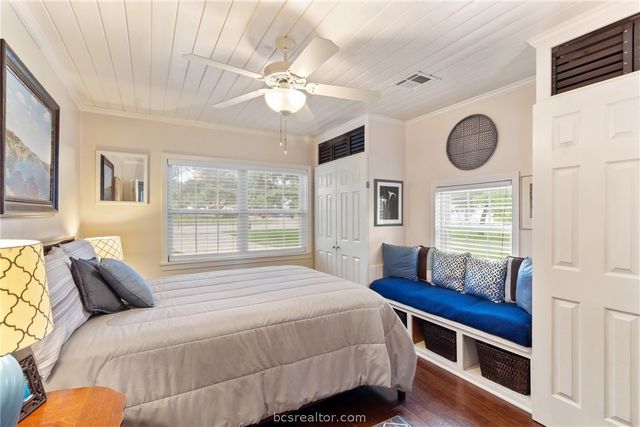 717 Inwood Drive, Bryan, TX 77802