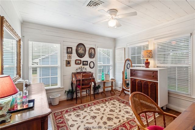 717 Inwood Drive, Bryan, TX 77802