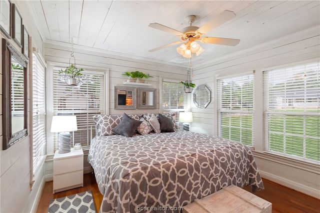717 Inwood Drive, Bryan, TX 77802