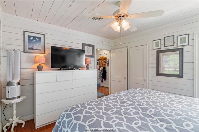 717 Inwood Drive, Bryan, TX 77802