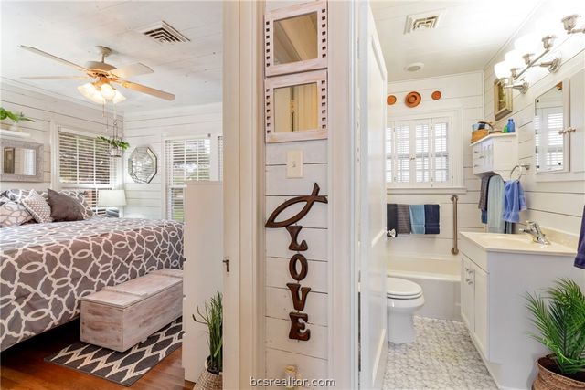 717 Inwood Drive, Bryan, TX 77802