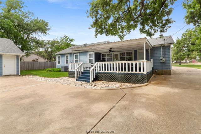 717 Inwood Drive, Bryan, TX 77802