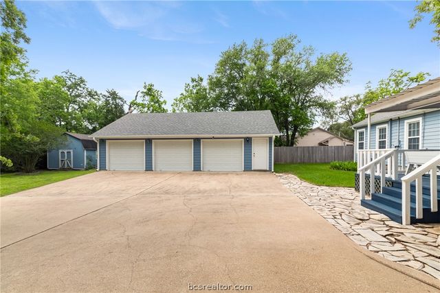717 Inwood Drive, Bryan, TX 77802