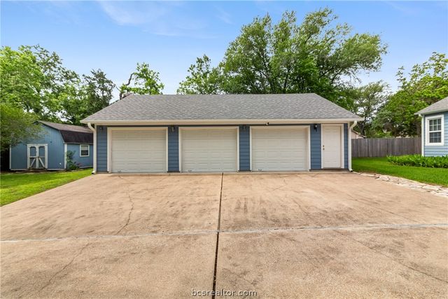 717 Inwood Drive, Bryan, TX 77802