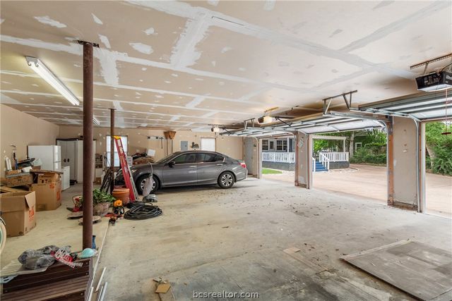 717 Inwood Drive, Bryan, TX 77802