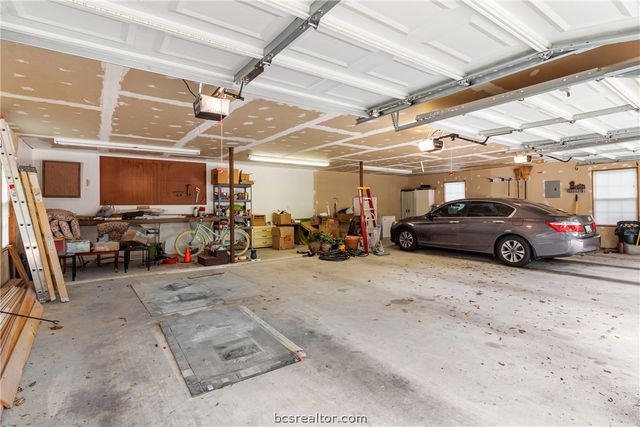 717 Inwood Drive, Bryan, TX 77802