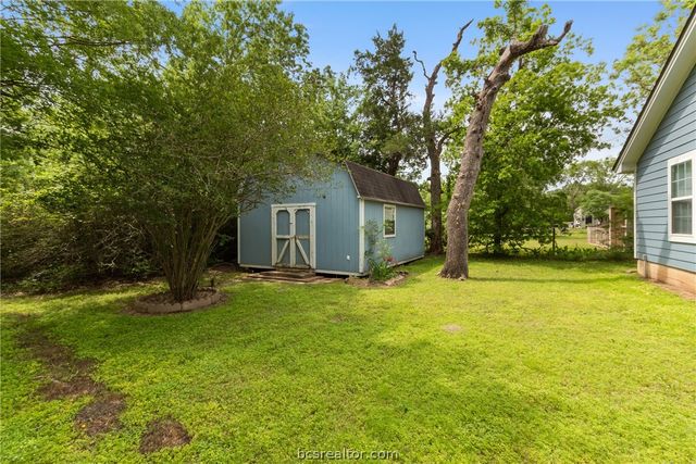 717 Inwood Drive, Bryan, TX 77802