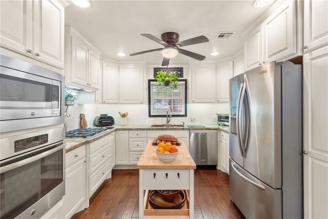 717 Inwood Drive, Bryan, TX 77802