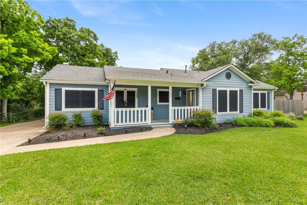 717 Inwood Drive, Bryan, TX 77802