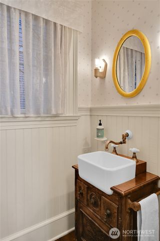 406 Galer Street, Seattle, WA 98109