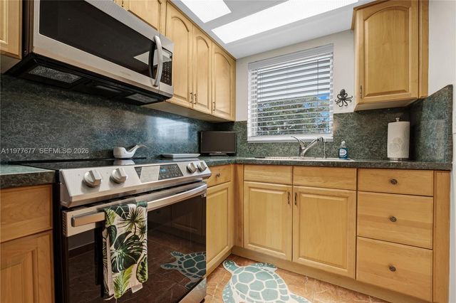 3701 Tyler St 211, Hollywood, FL 33021