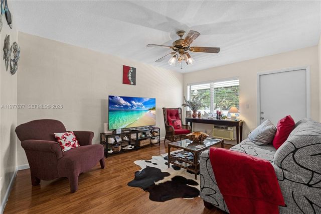 3701 Tyler St 211, Hollywood, FL 33021